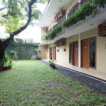 Reddoorz Plus Near Cilandak Town Square 2 Jakarta Ngoại thất bức ảnh