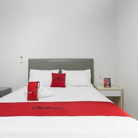 Reddoorz Plus Near Cilandak Town Square 2 Jakarta Ngoại thất bức ảnh