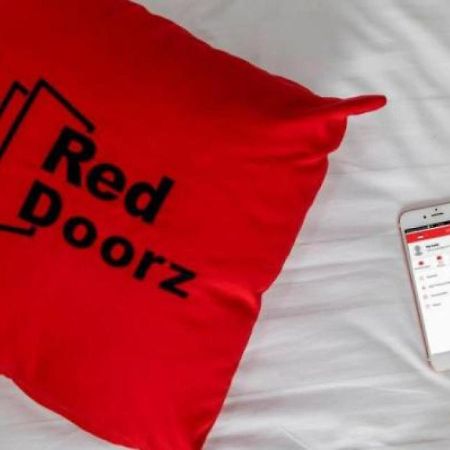 Reddoorz Plus Near Cilandak Town Square 2 Jakarta Ngoại thất bức ảnh