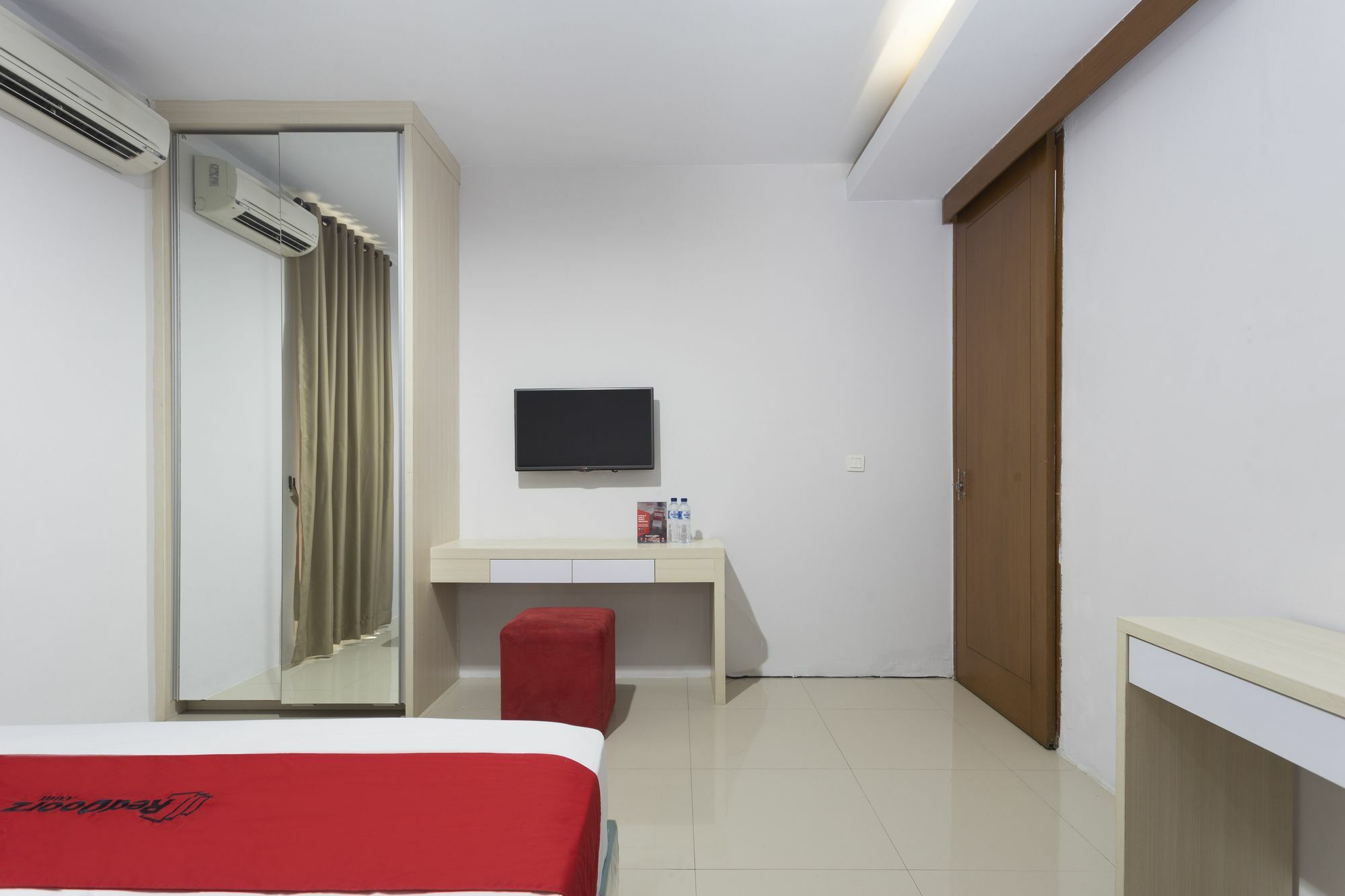 Reddoorz Plus Near Cilandak Town Square 2 Jakarta Ngoại thất bức ảnh