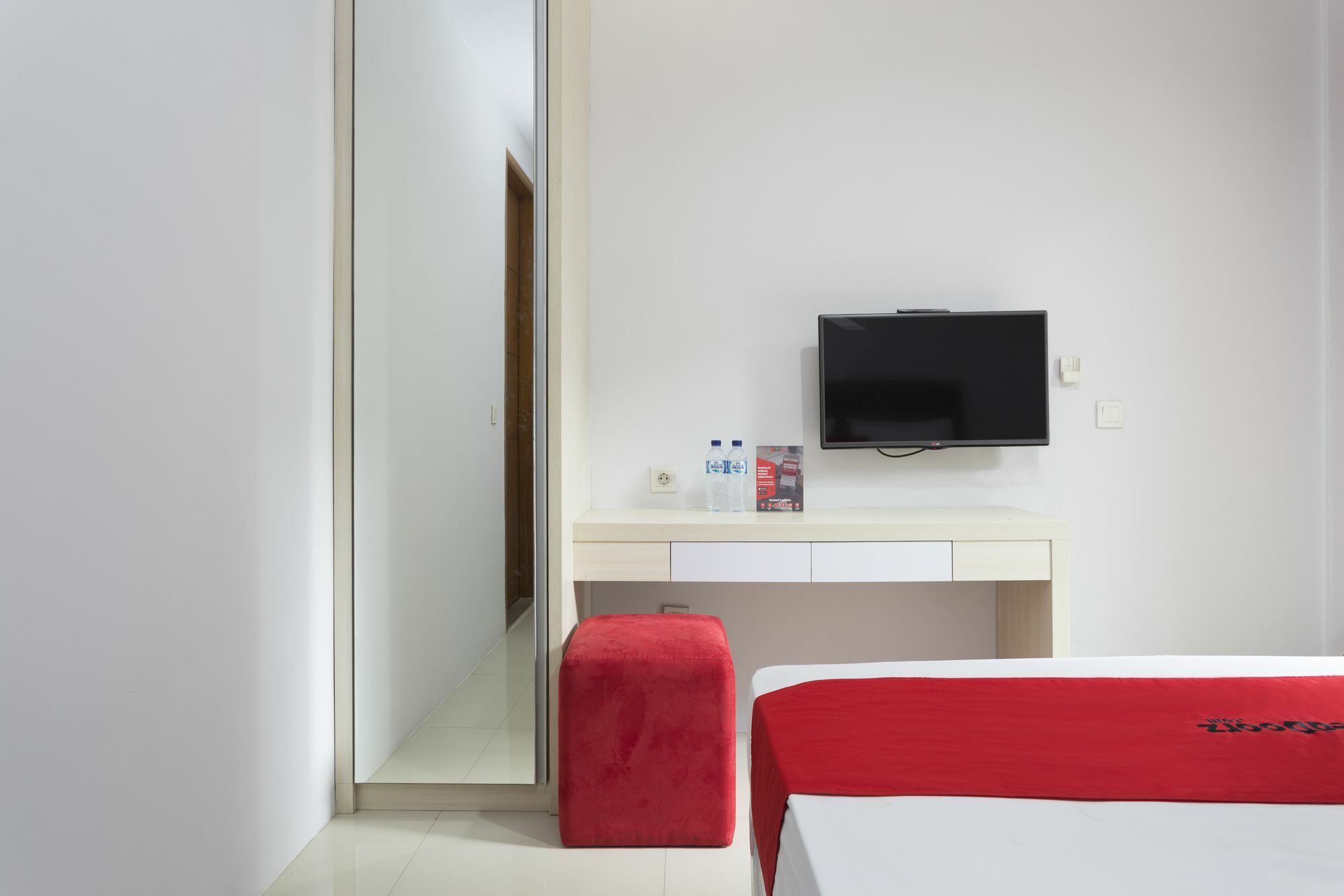 Reddoorz Plus Near Cilandak Town Square 2 Jakarta Ngoại thất bức ảnh