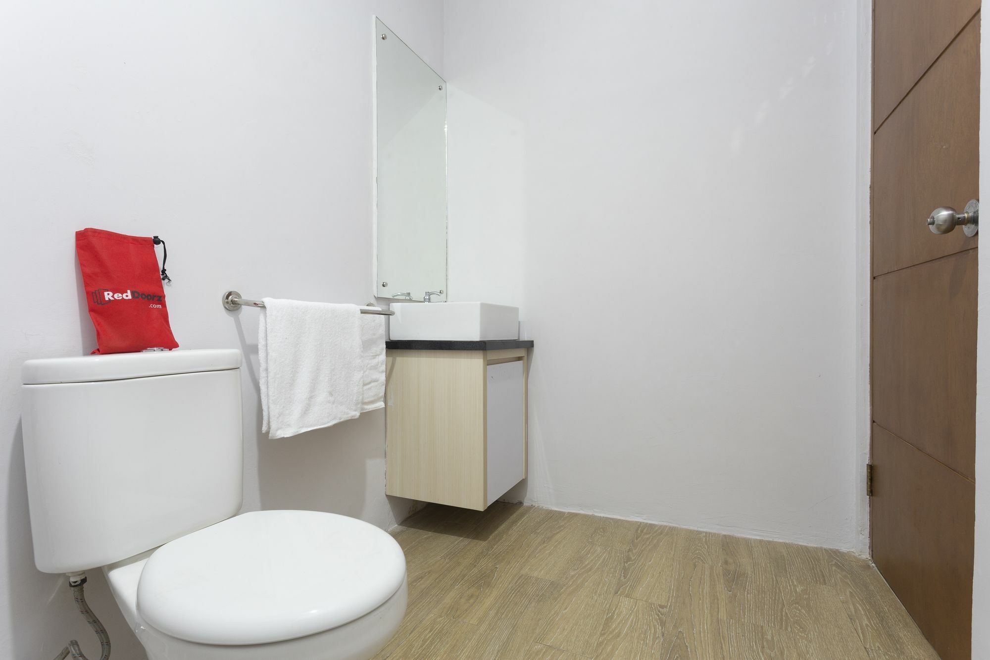 Reddoorz Plus Near Cilandak Town Square 2 Jakarta Ngoại thất bức ảnh