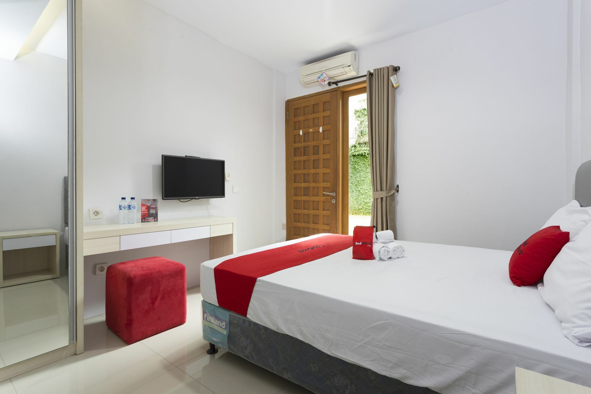 Reddoorz Plus Near Cilandak Town Square 2 Jakarta Ngoại thất bức ảnh